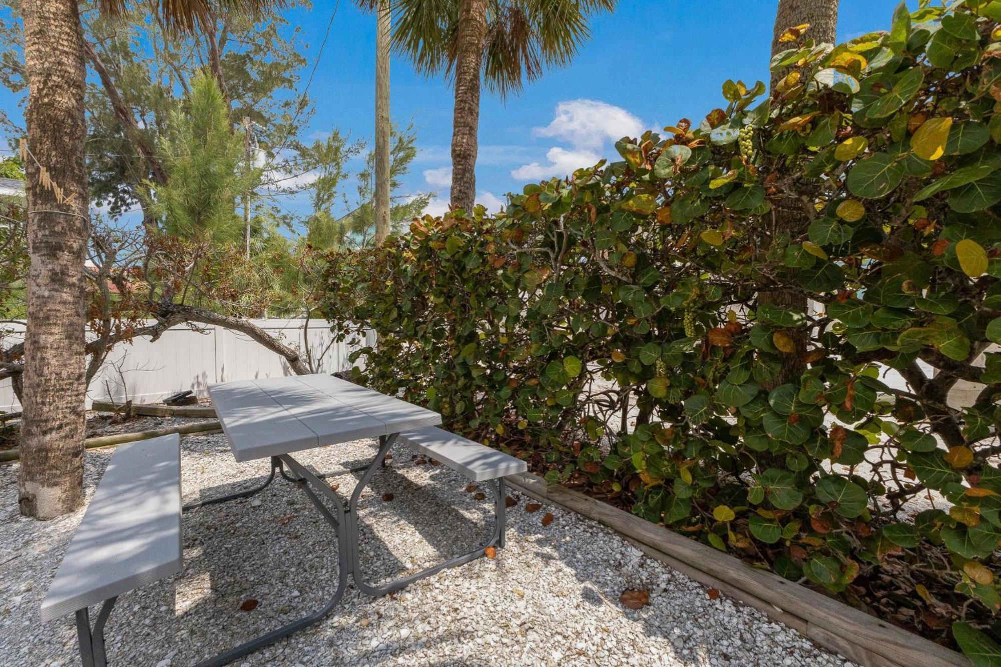 Villa Whispering Waves East Holmes Beach Exterior foto